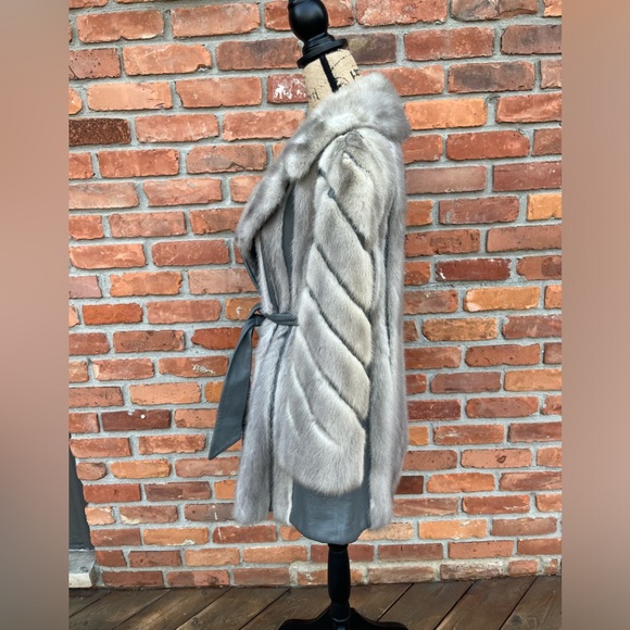 Beautiful Vintage Mink Fur and Gray Leather Belted Jacket 70sVibe - Picture 4 of 16